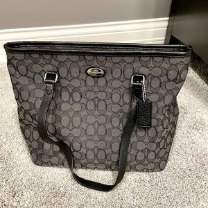 Coach zip top medium handbag in Signature Jacquard